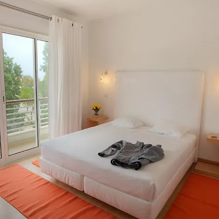 Marina Club Ii Hotell